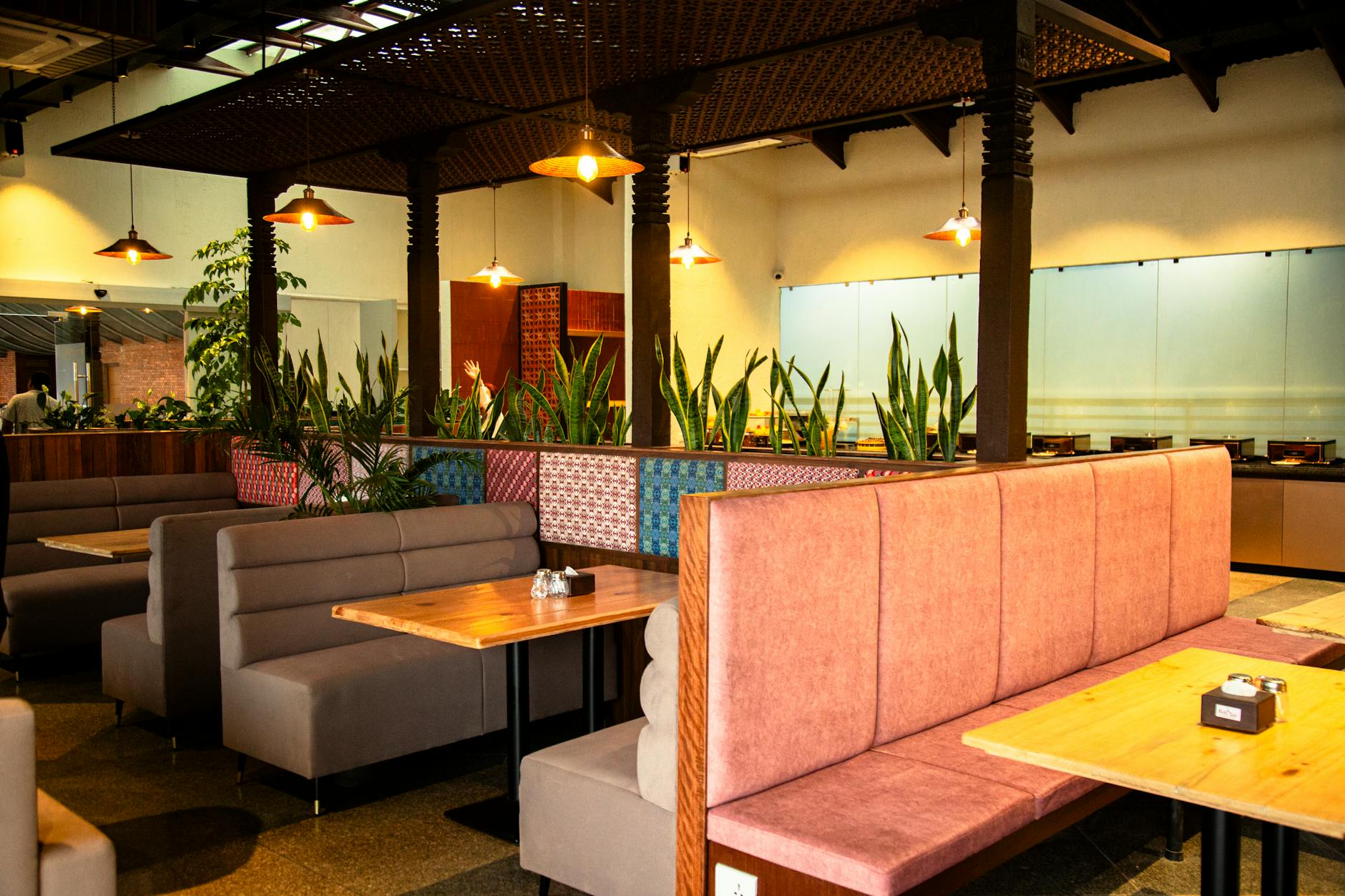 Dining & Cafés — Moira