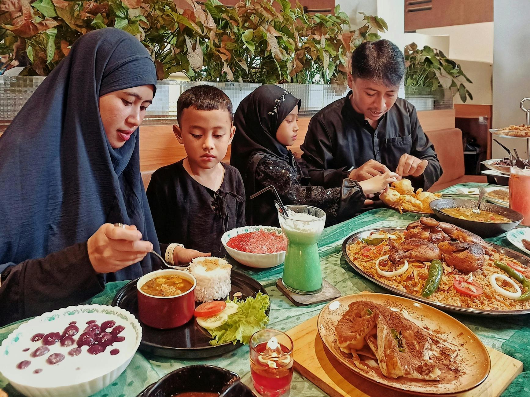 Dining & CafĆ©s ā Komodo Fringe