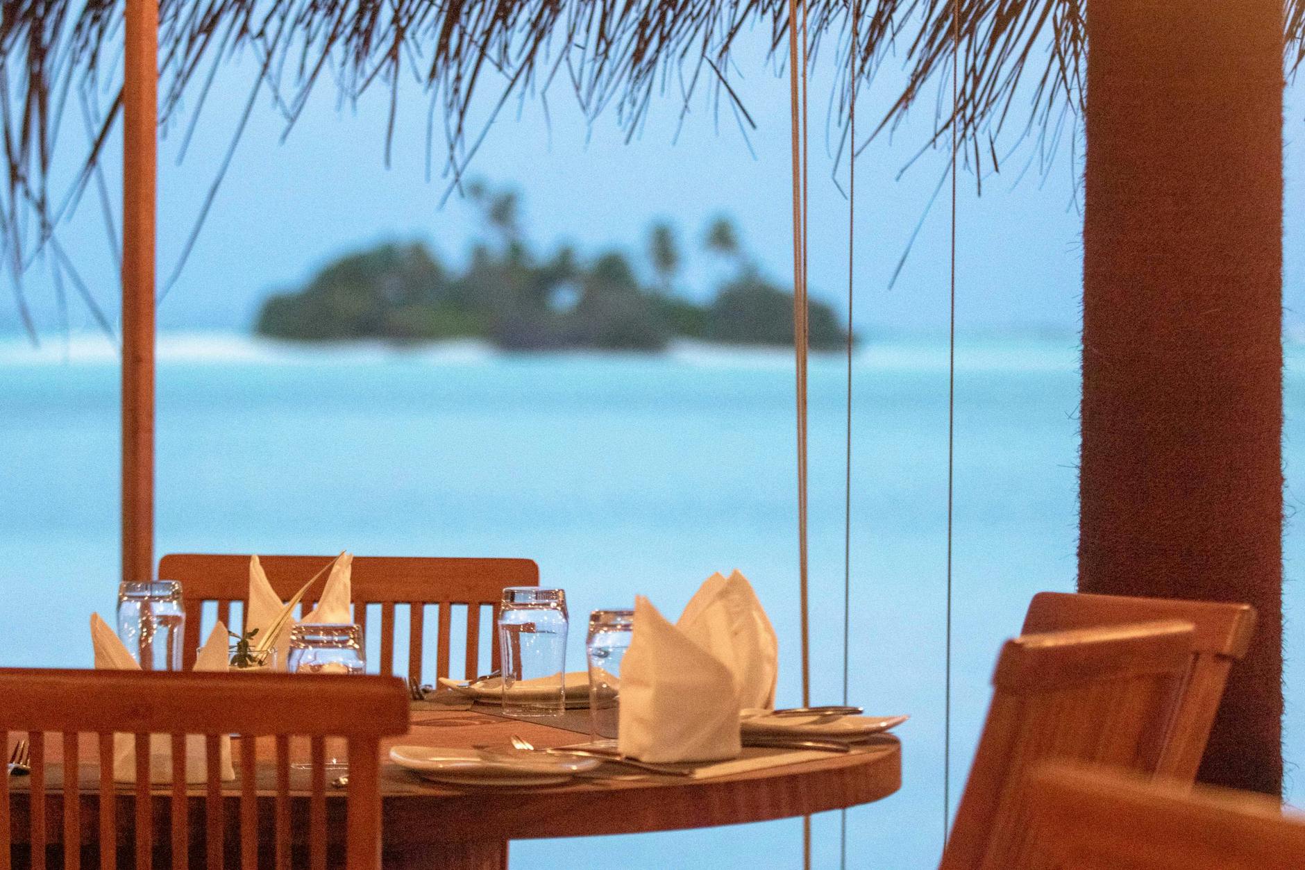 Dining & Cafés — Ukulhas