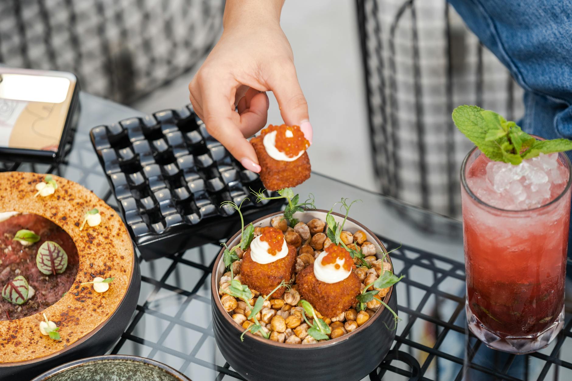 Dining & Cafés — Jumeirah Lake Towers