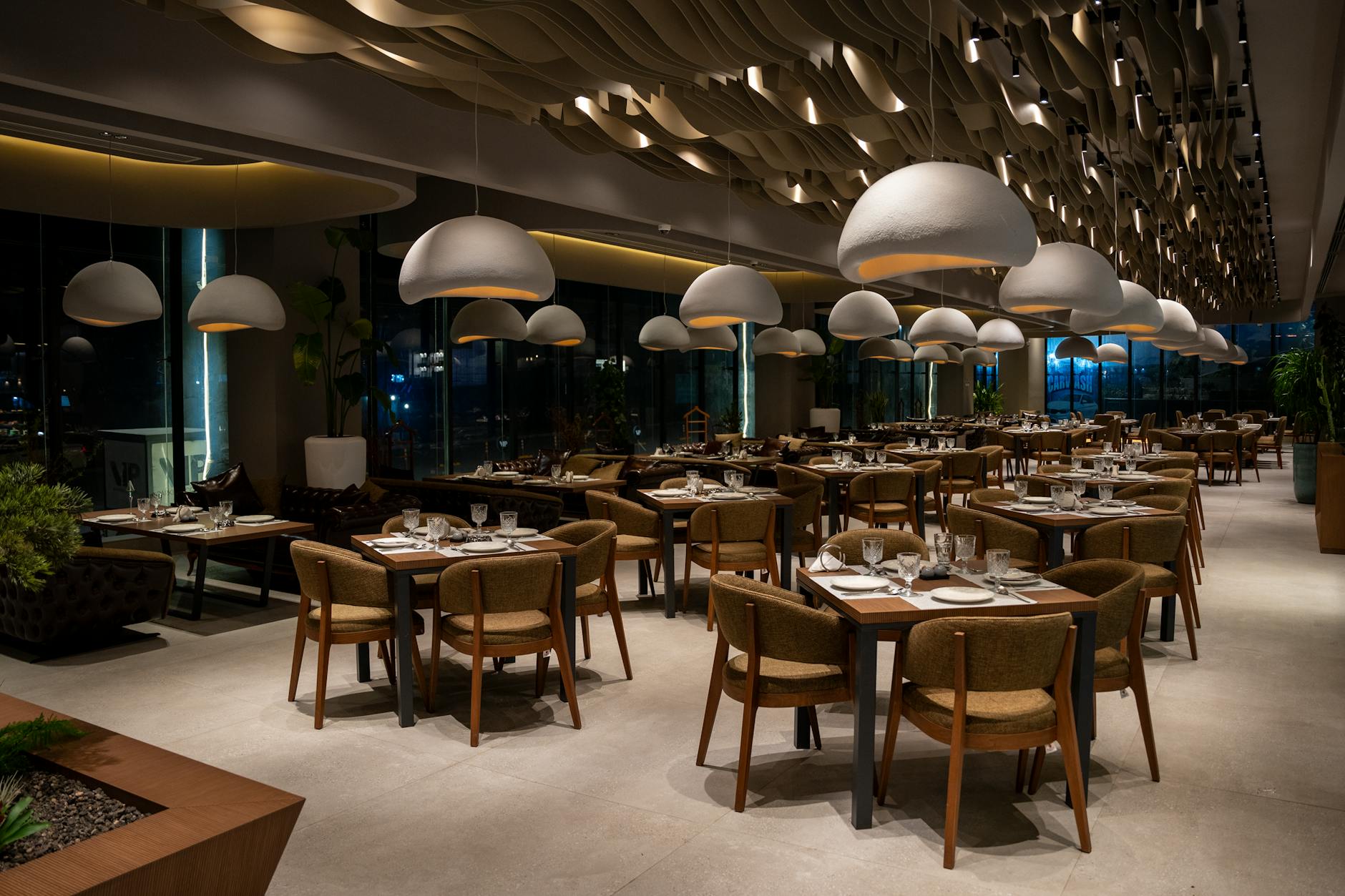 Dining & Cafés — Paliyem