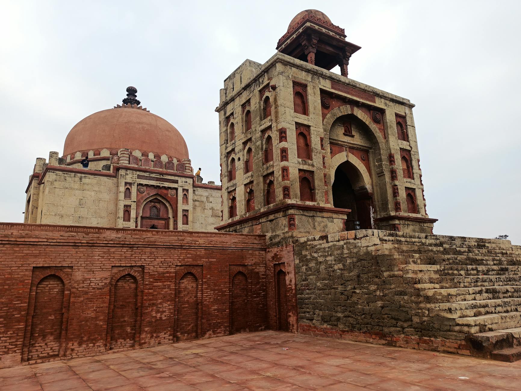 Nearby Attractions — Para